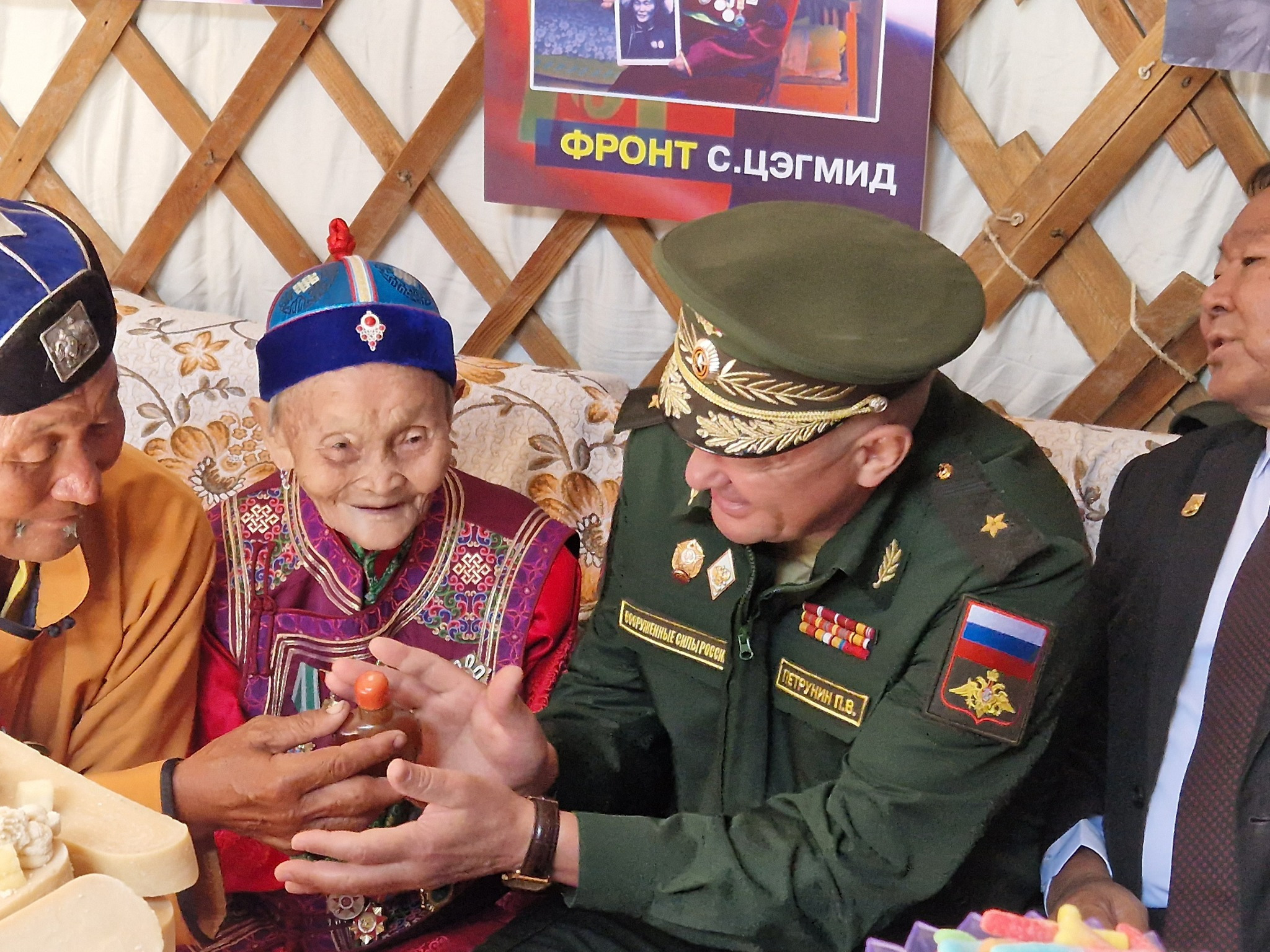 “Фронт” С.Цэгмид Ялалтын баярт оролцоно